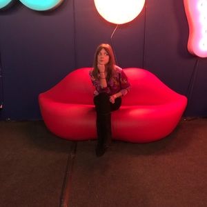 Meet your Posher, Elise